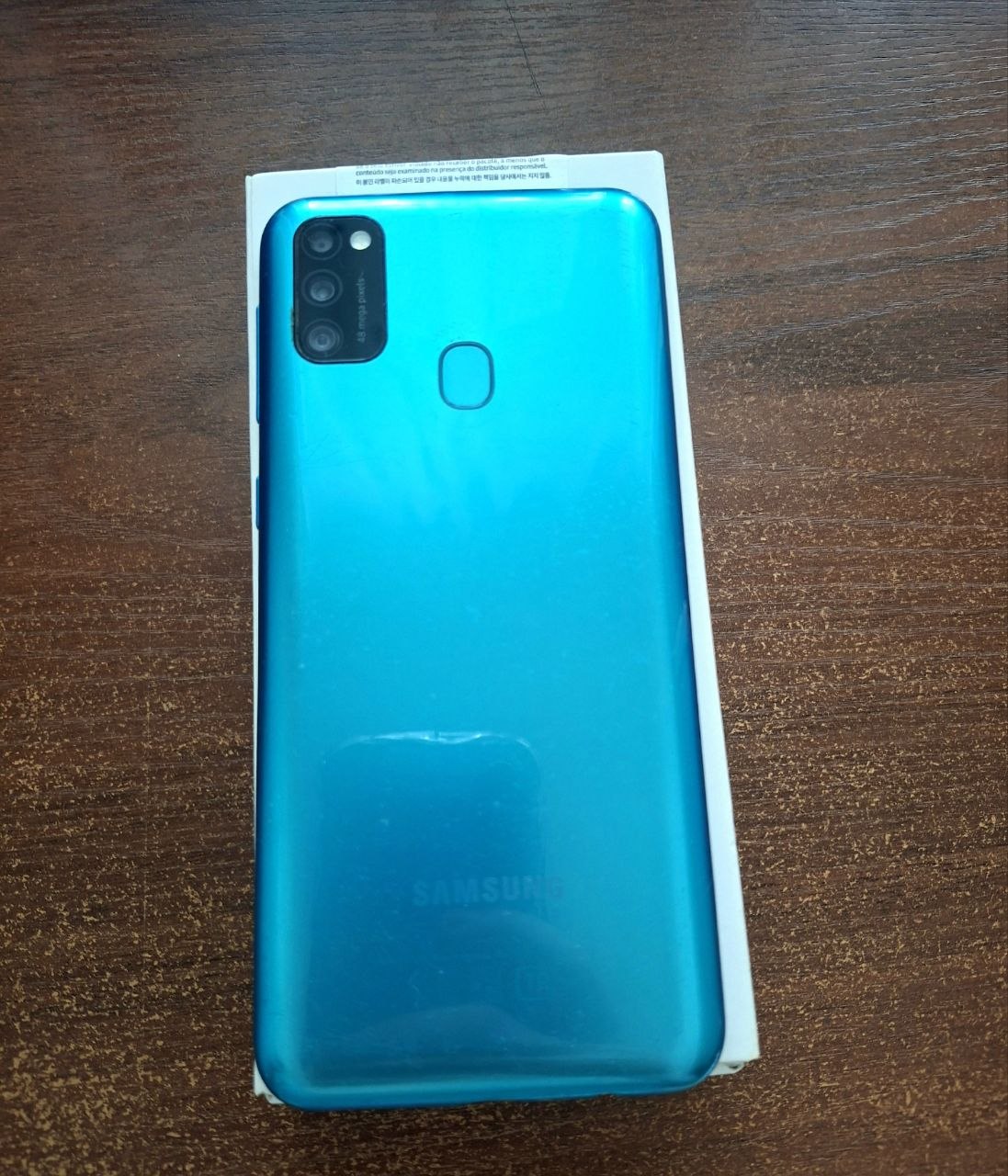 Свой смартфон Samsung Galaxy M21 в синем цвете