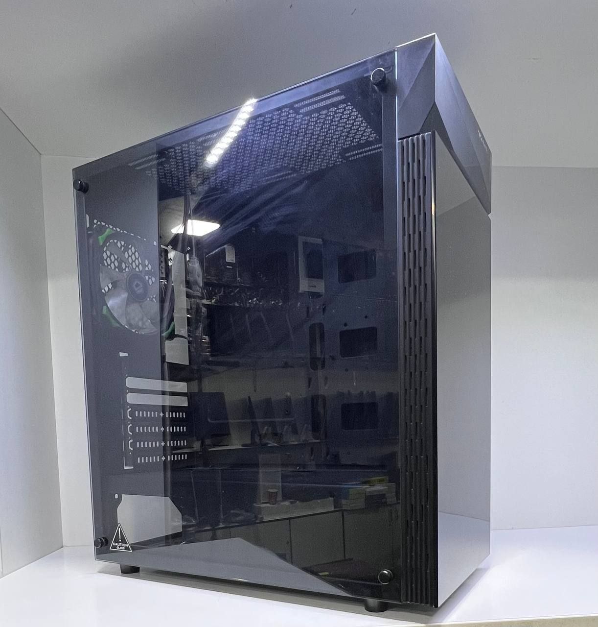 GIGABYTE case — ideal holatda