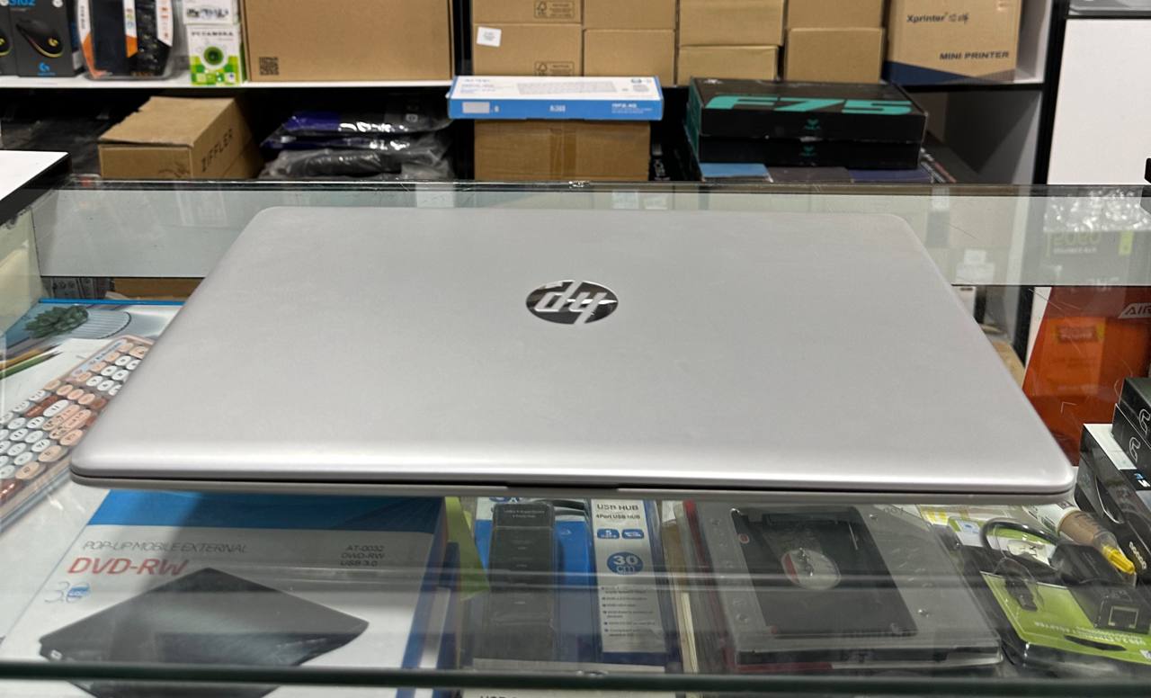 HP B.U. 15.6” FHD, Intel i7, 8GB RAM