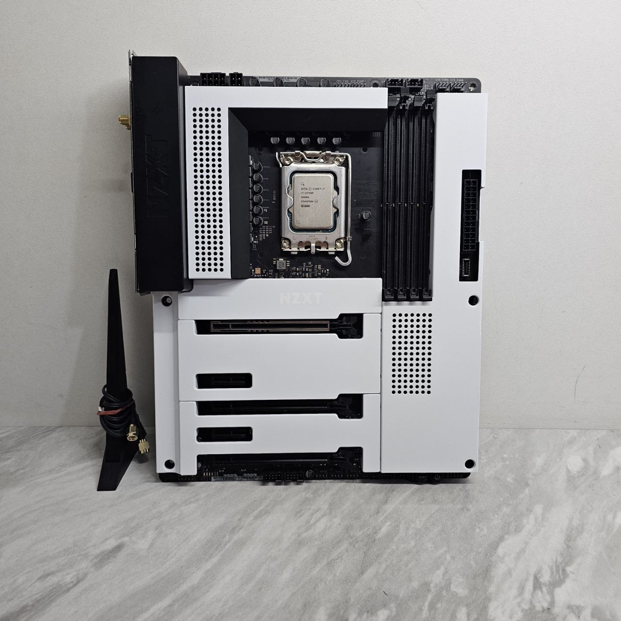 NZXT Z790 N7 WHITE DDR5 va Intel Core i7 13700F