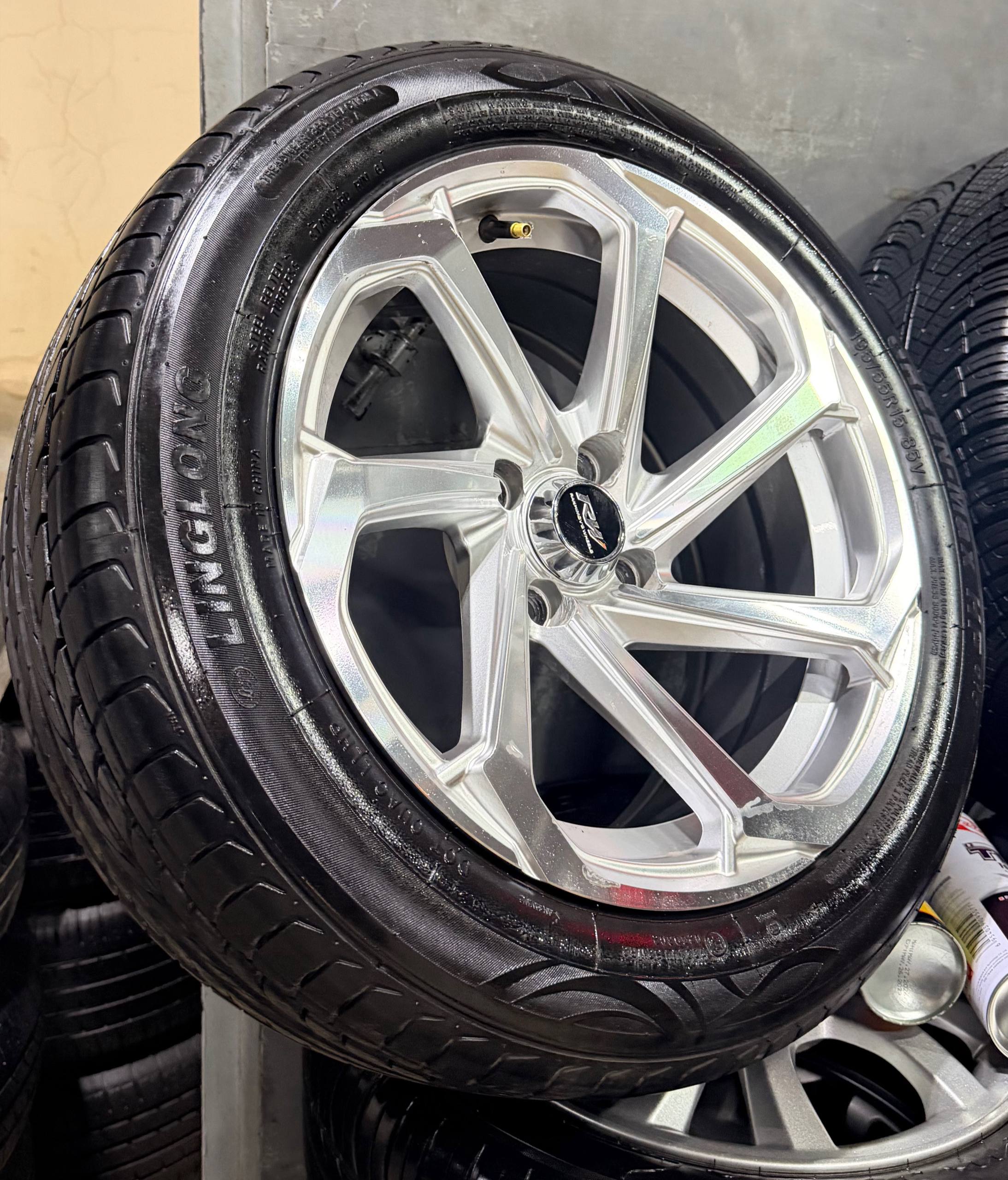 XXR R15/195/55 j8 5 4/100 tewk hoalt ideal