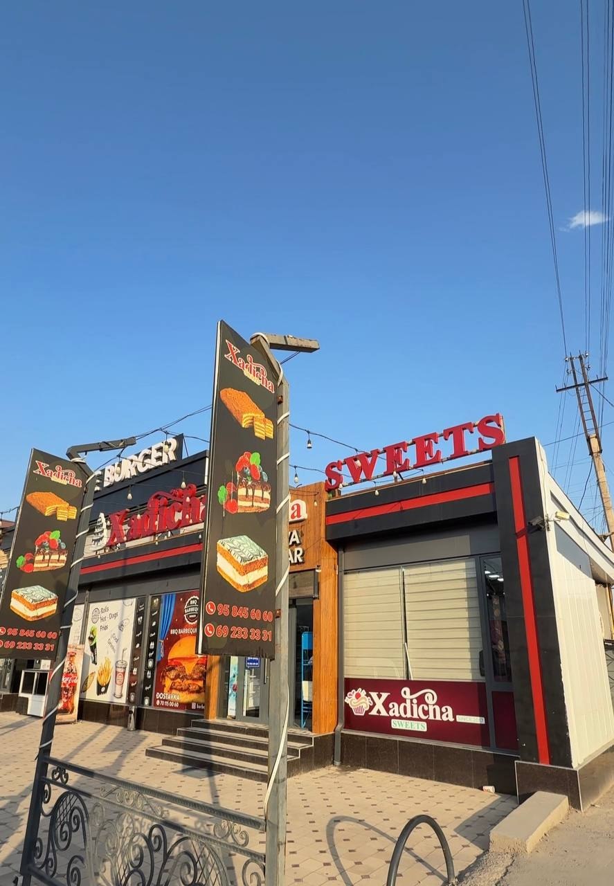 5 xonali hovli — keng, mevali daraxtlar bilan