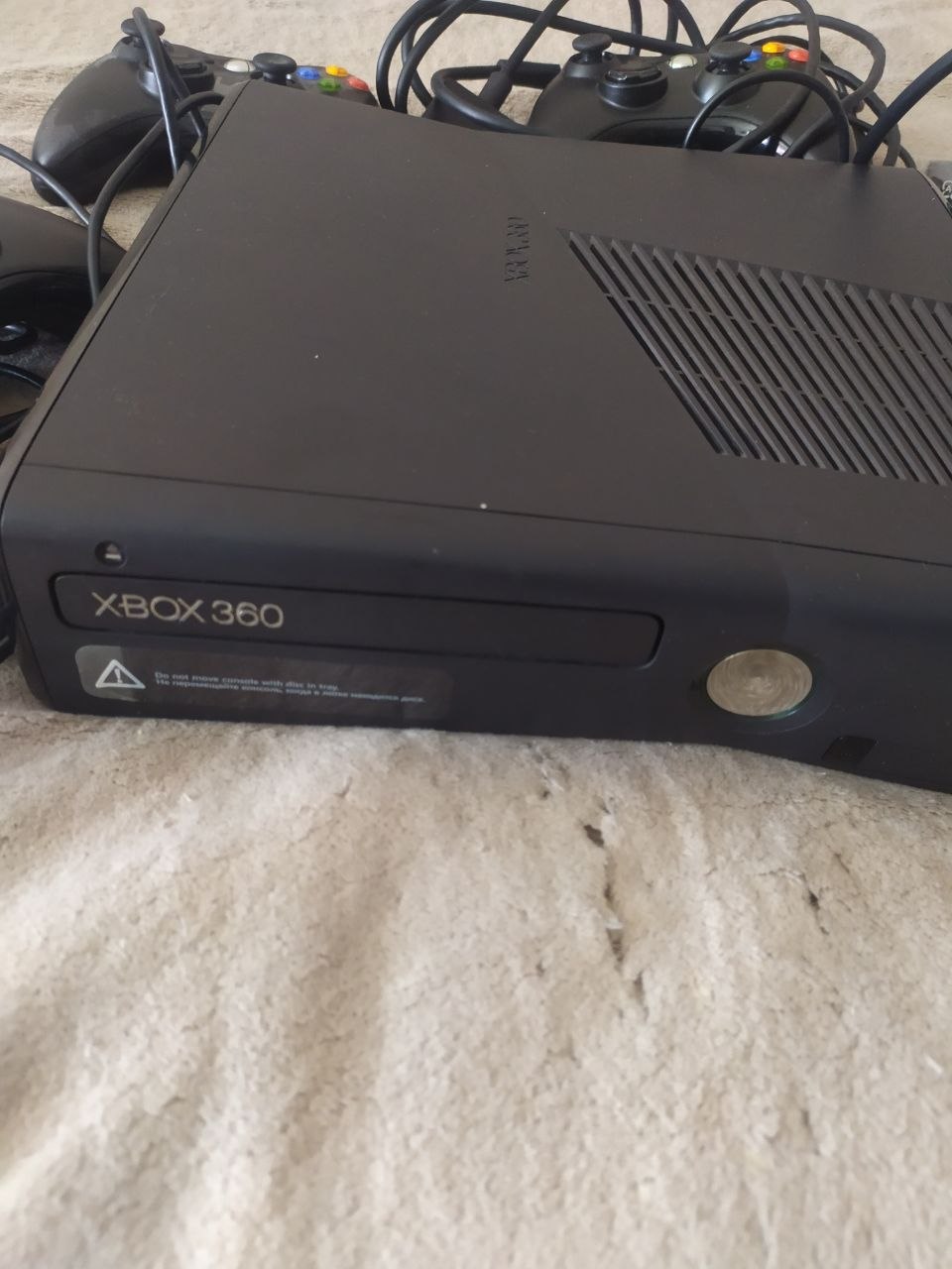 Приставка б/у Xbox 360s - один геймпад беспроводной и