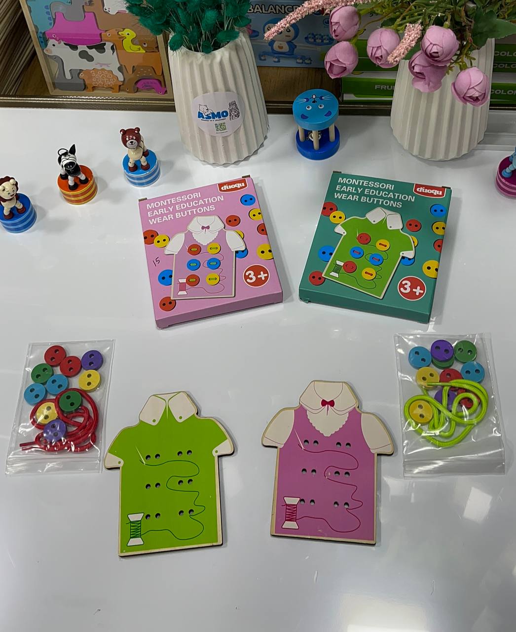 Montessori o'yinchoq — tugmalarni qadash