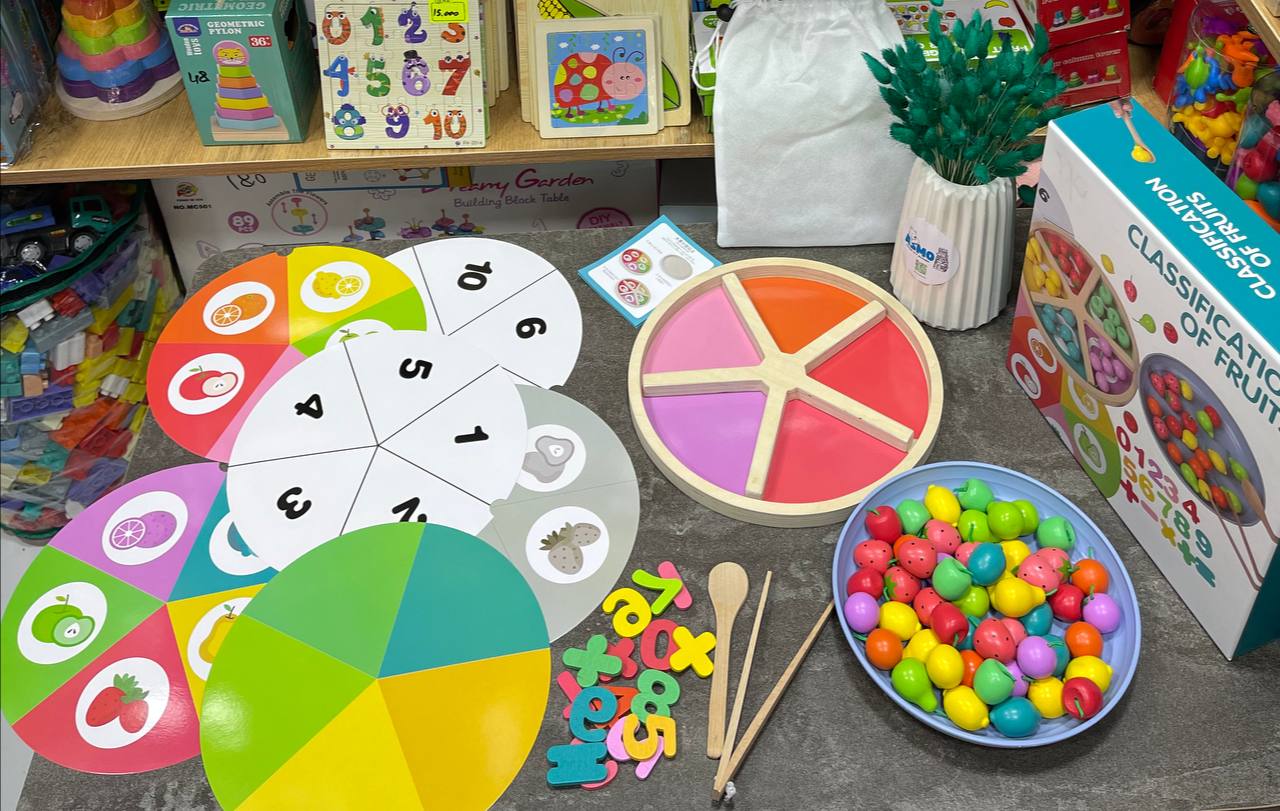 Montessori o'yinchoqi — qo'l matorikasi uchun