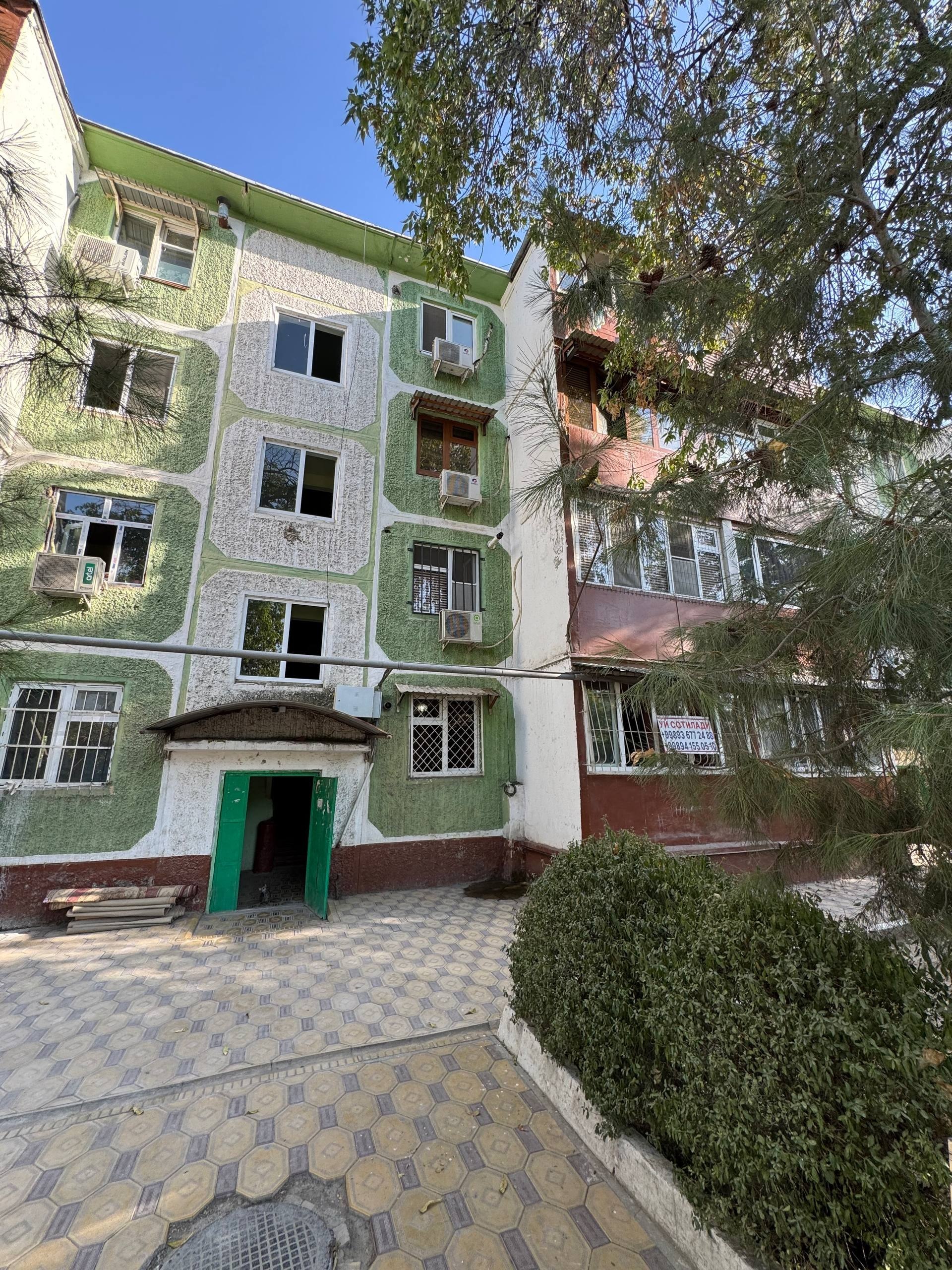 4-Микрораёнда квартира сотилади