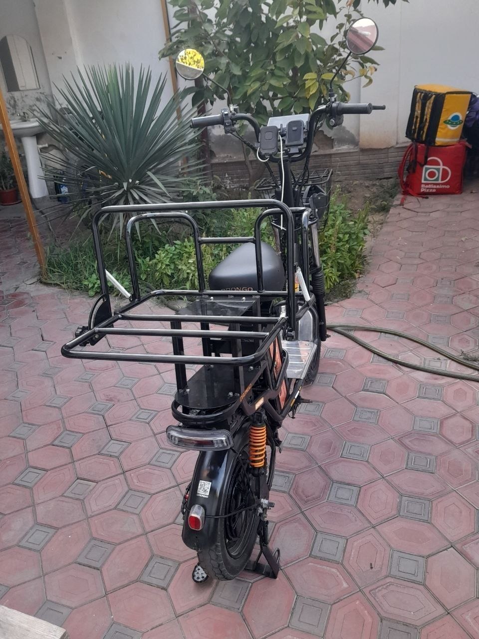 Sukuter — ideal holat, 2 ta batareya, 2 zaryadchiq