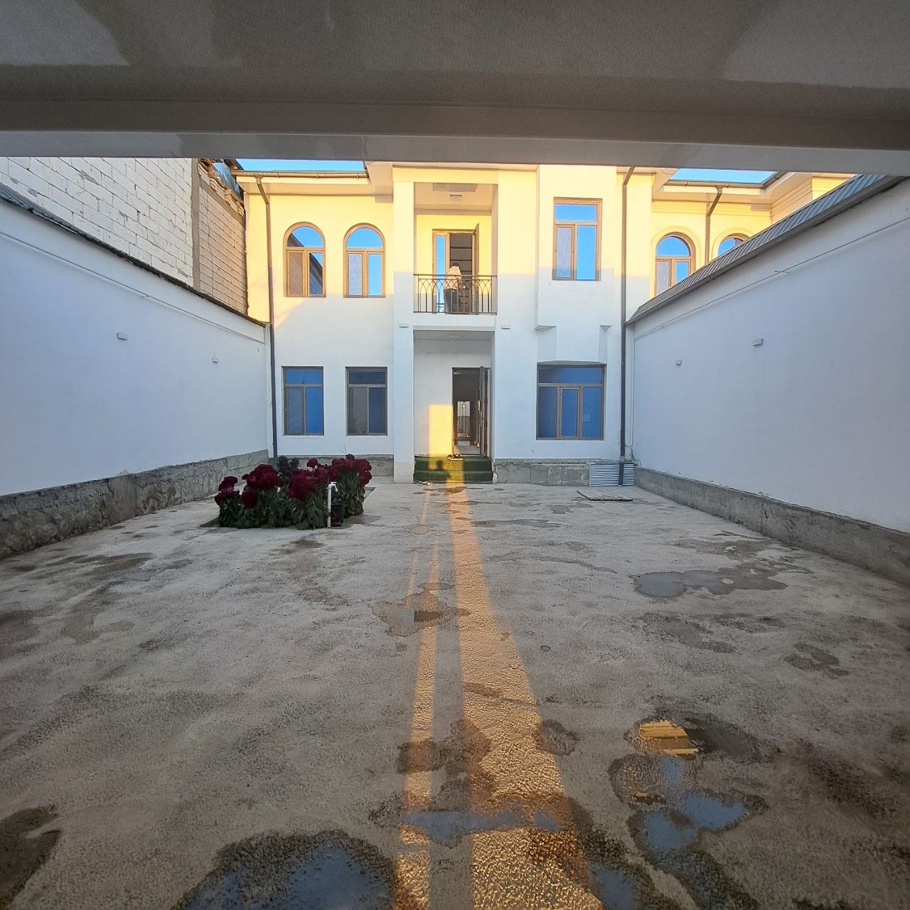 4 sotik yerda 7 xonali uy — barcha jihozlar bilan