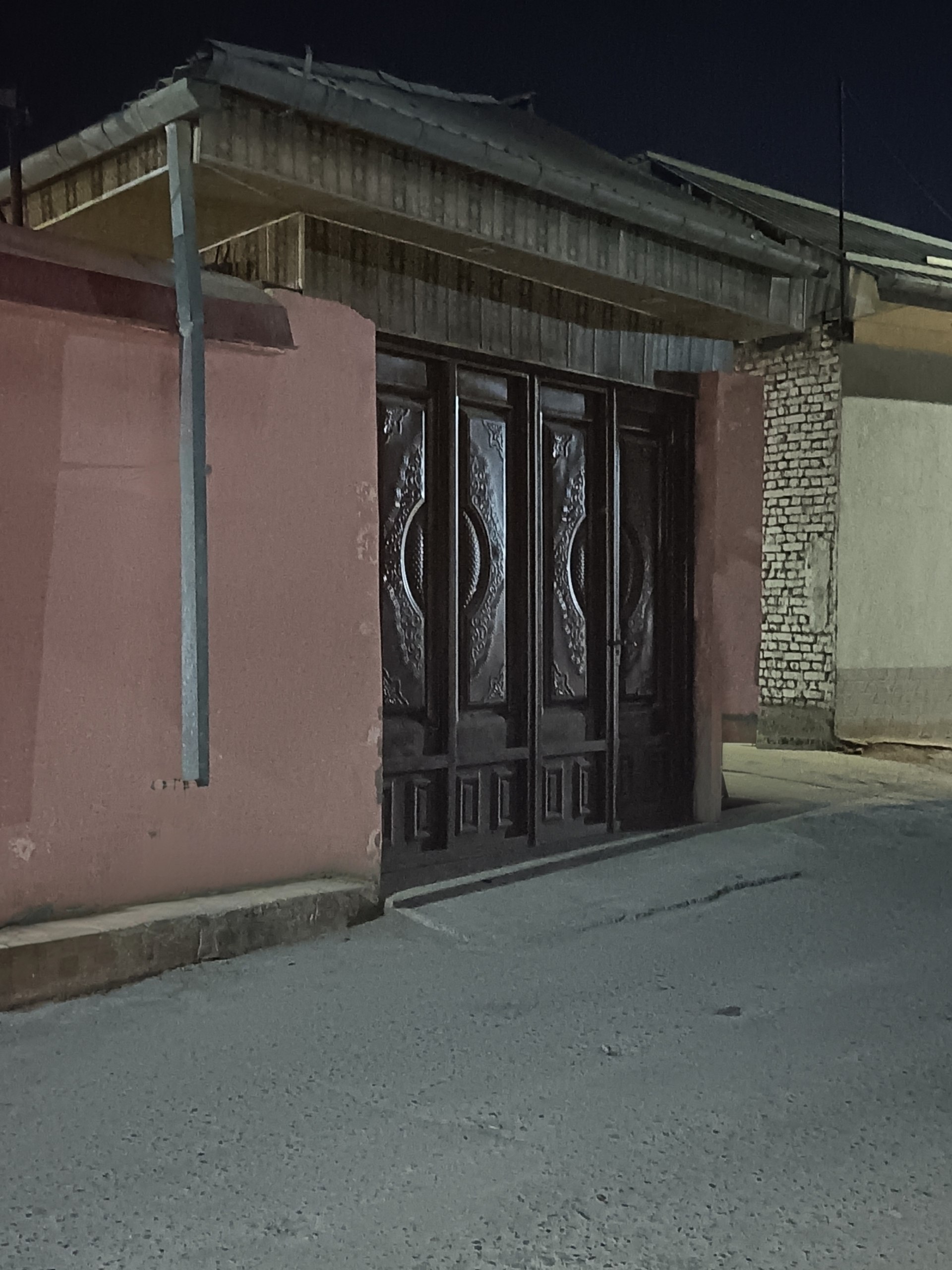 4 xonali hovli — gaz, suv, elektr bilan