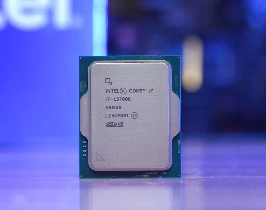 Intel Core i7 13700K 16/24 — ideal holat, garantiya