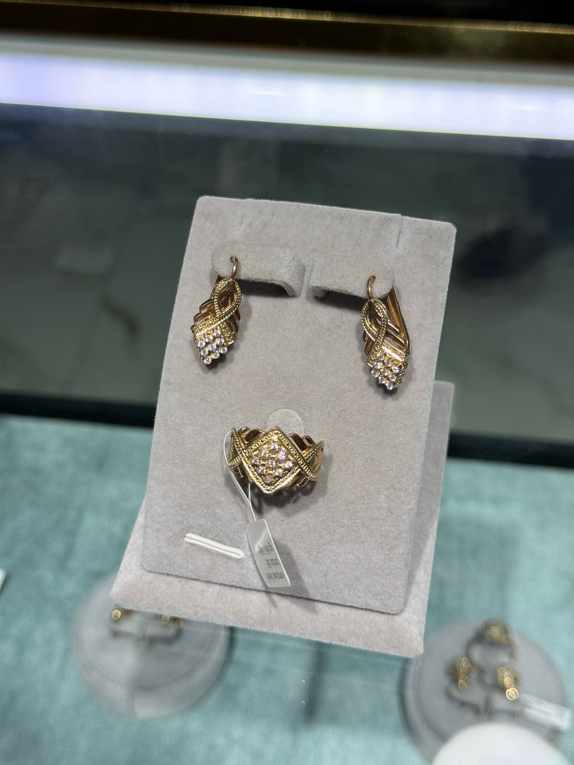 Fianit komplekti — 585 proba, 7.48 gram