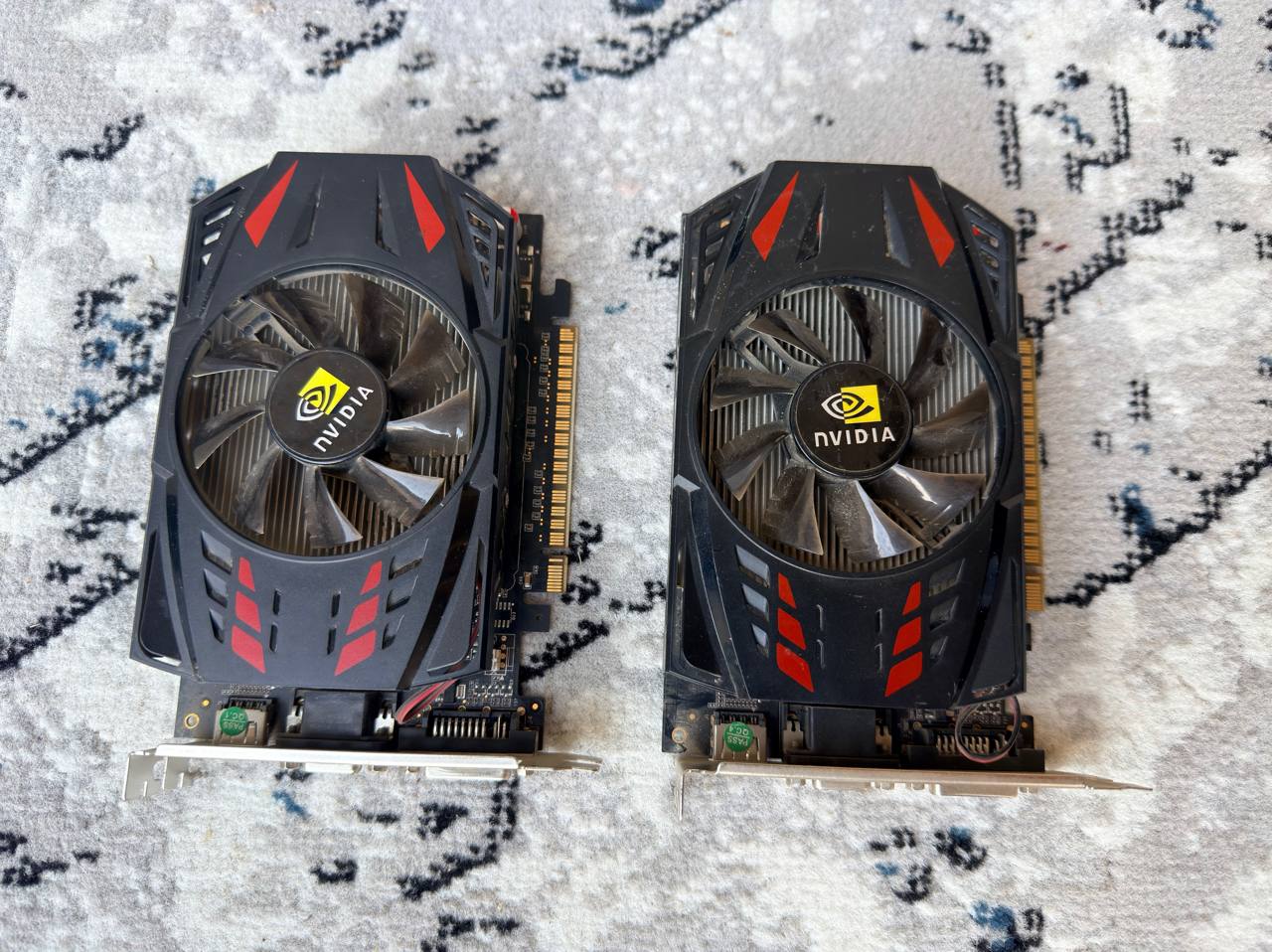 GT 730 2GB video karta — 2 dona