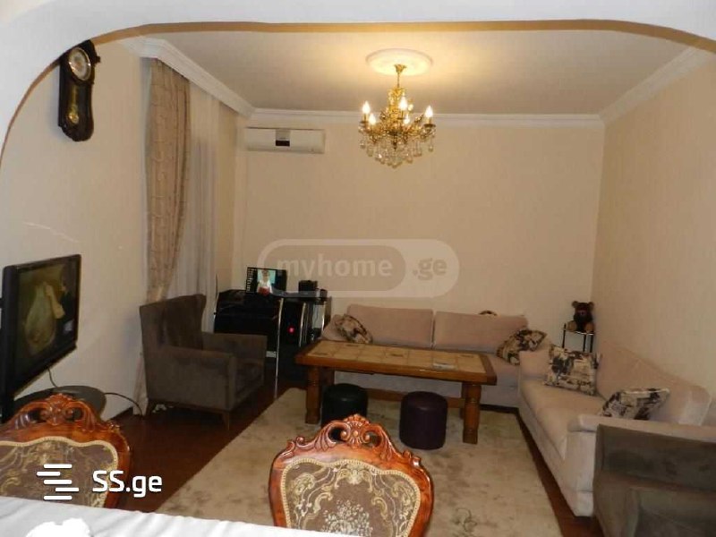 Дом около 360 м² участок около 900 м²
