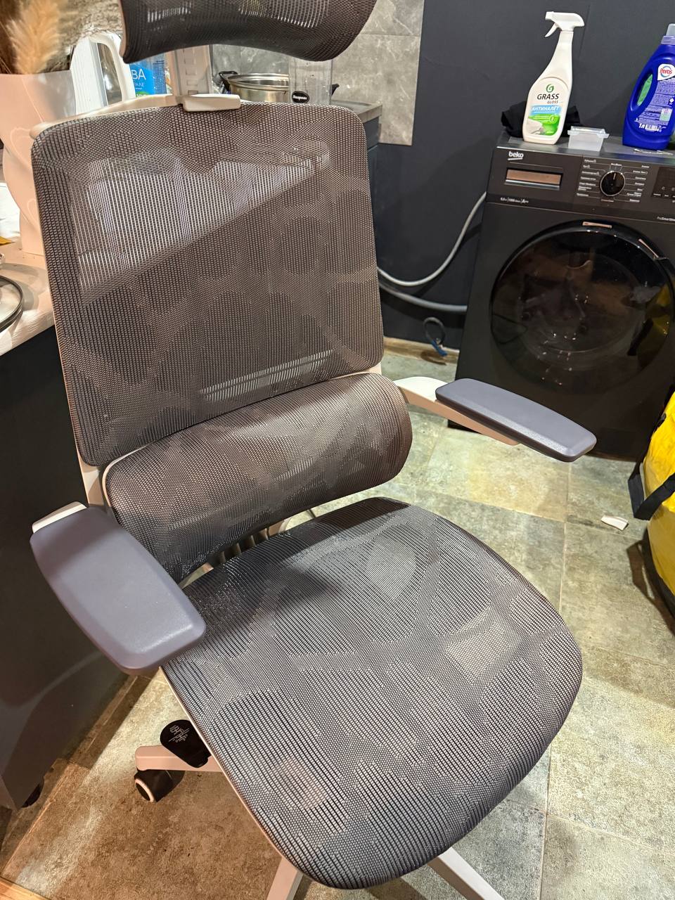 Ergonomik ortopedik kompyuter kreslosi — ideal holat