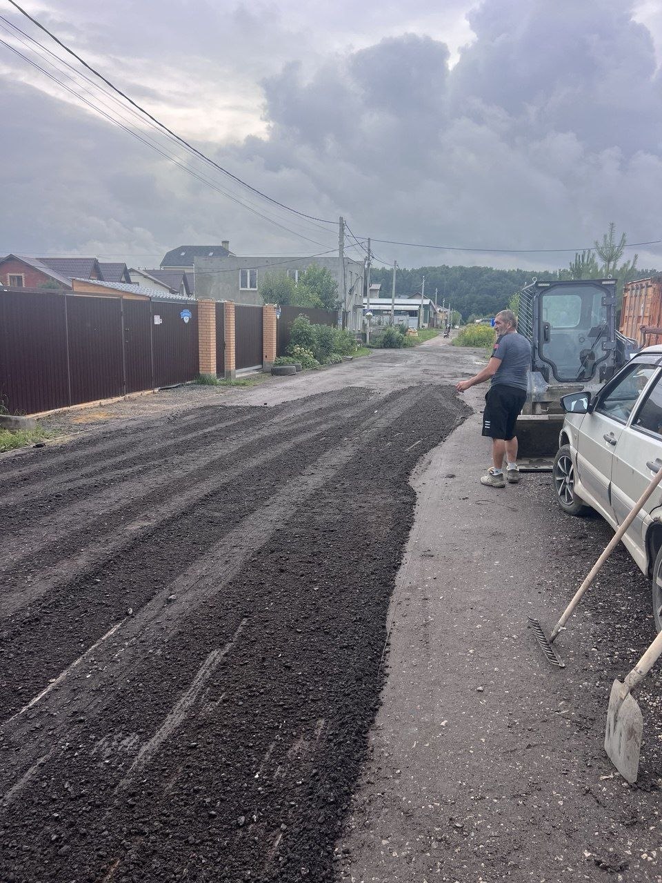 Продолжается ремонт Луговой улицы силами не
