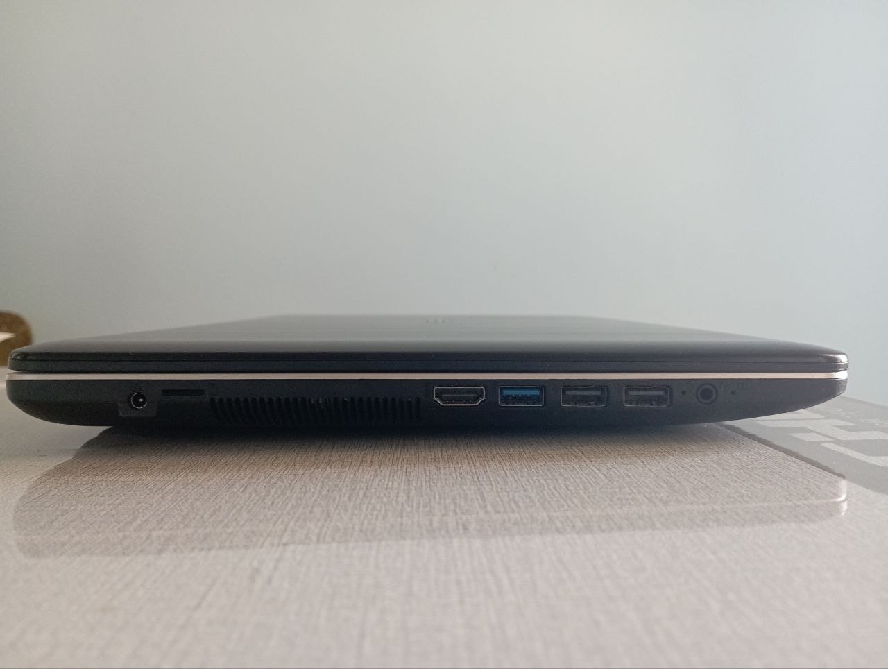 ASUS VivoBook X540M (Deyarli yangi)