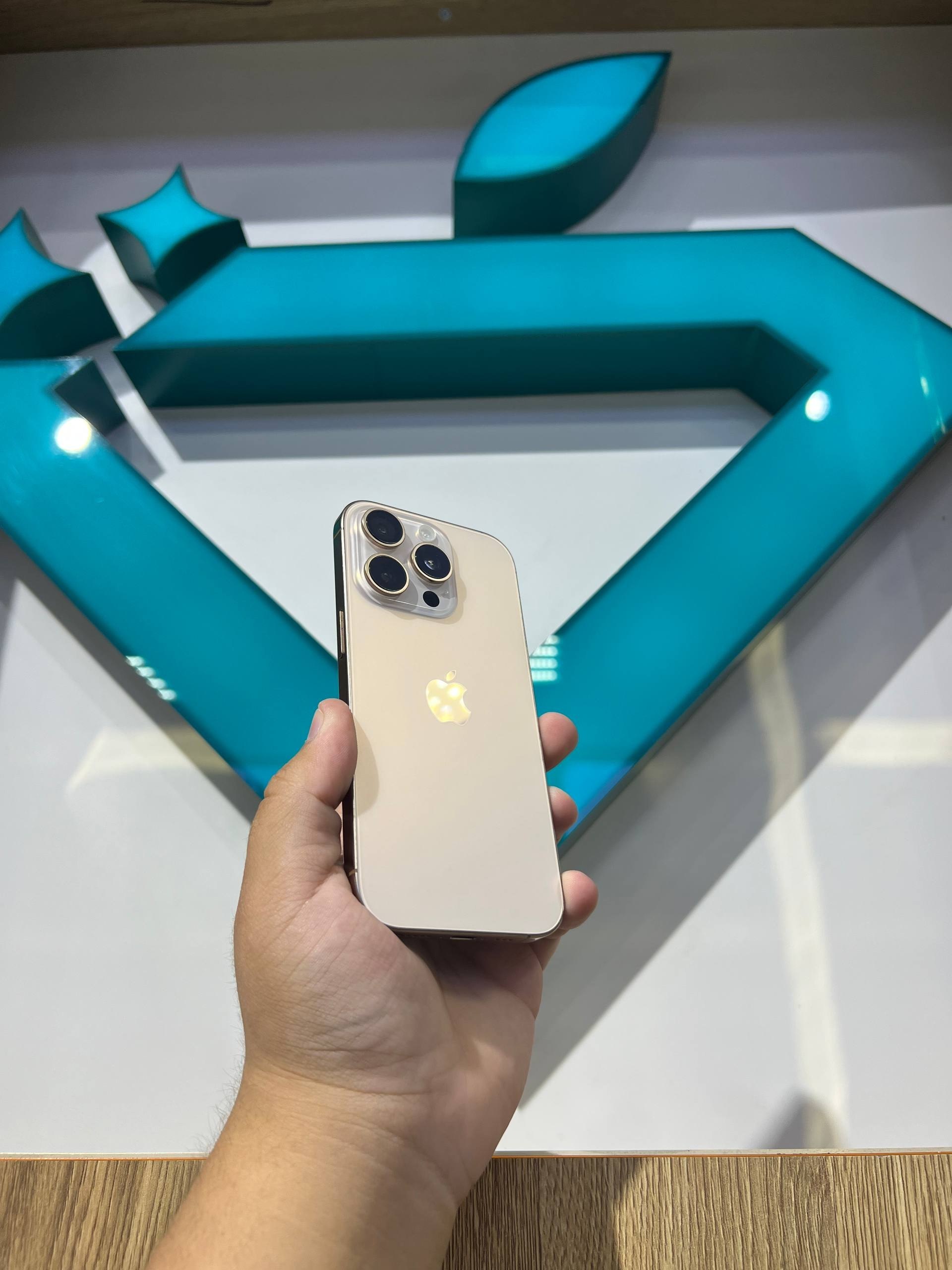 IPHONE 16 PRO