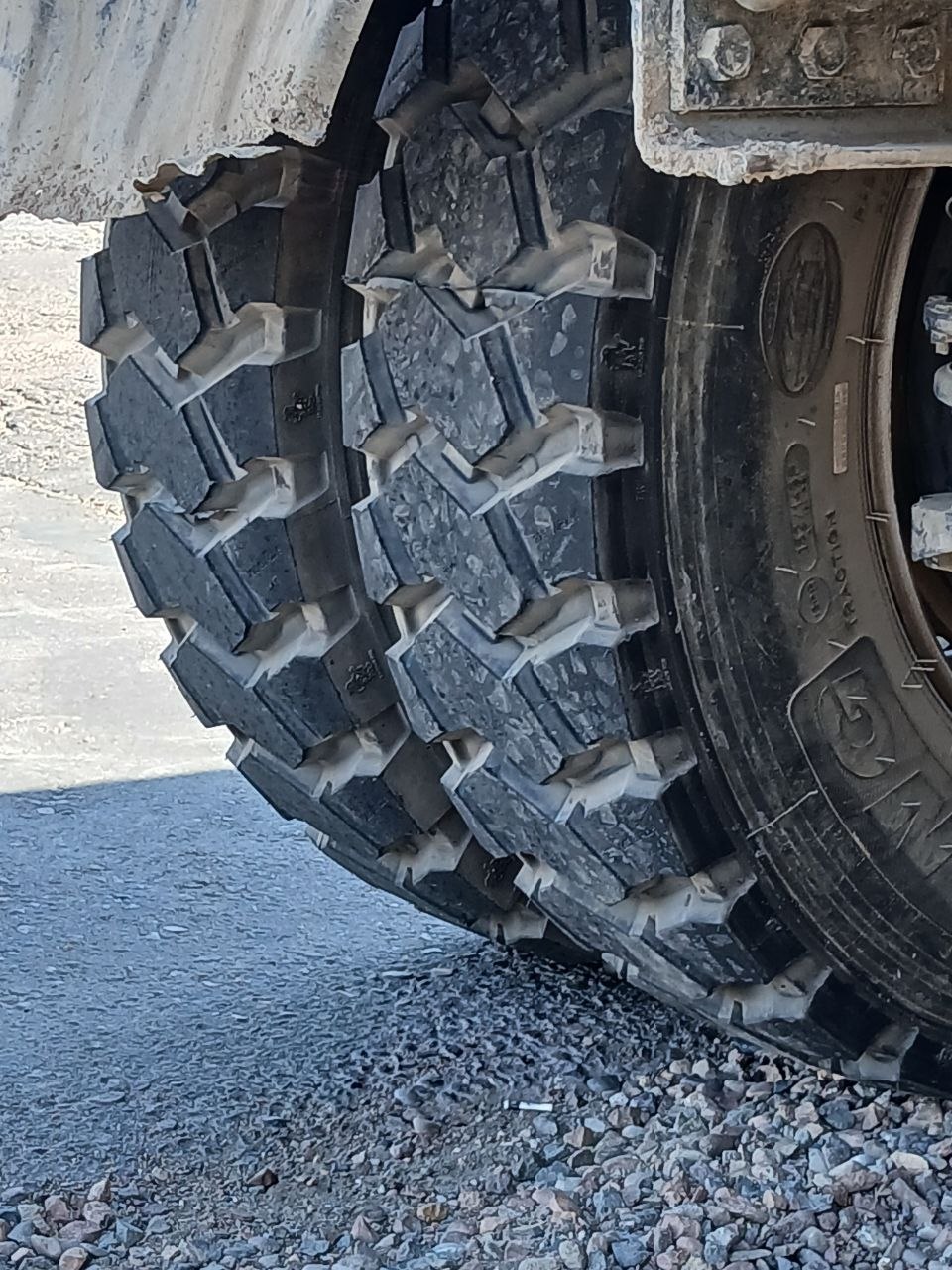 295/80 R22.5 — 4 ta yangi shina