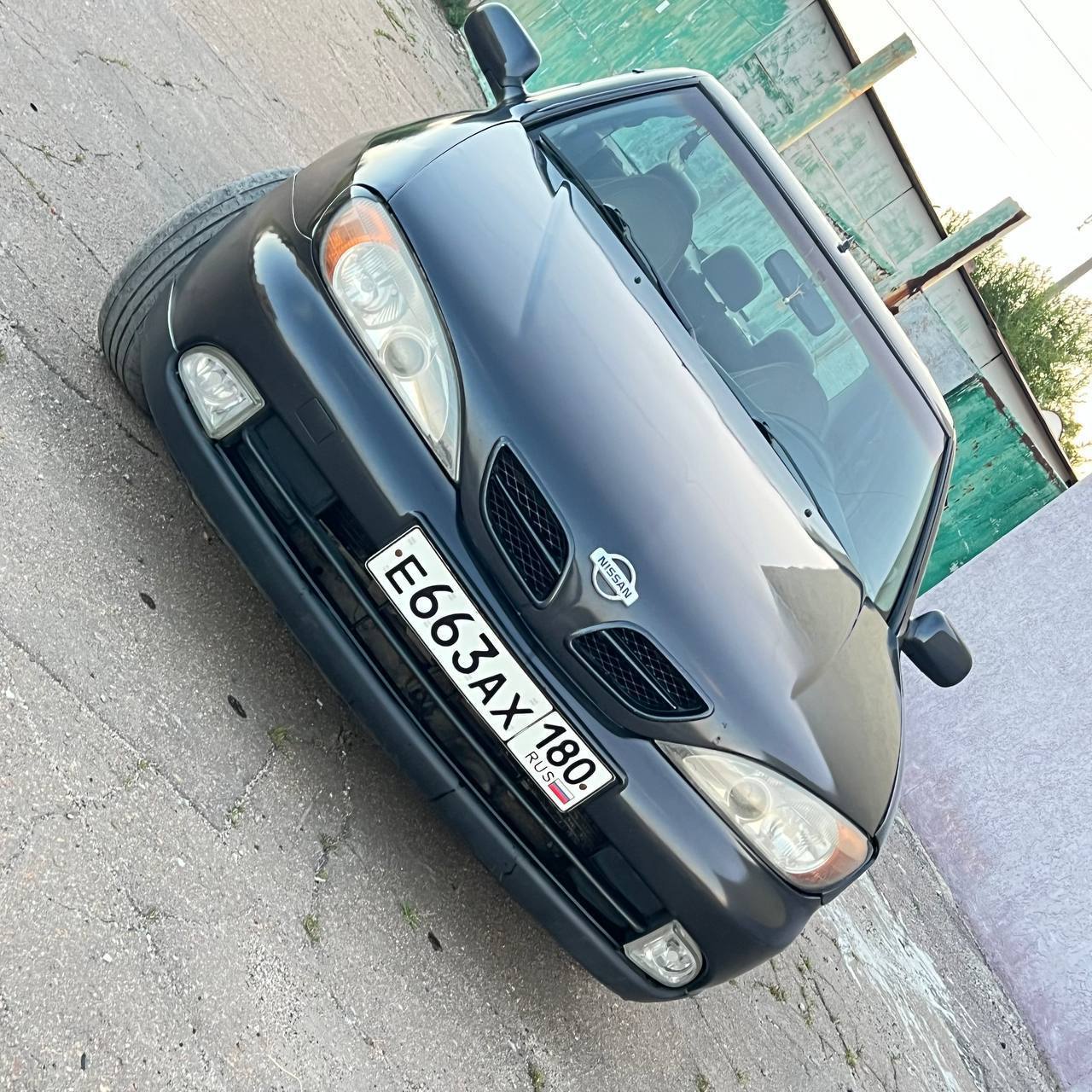 Nissan 2001