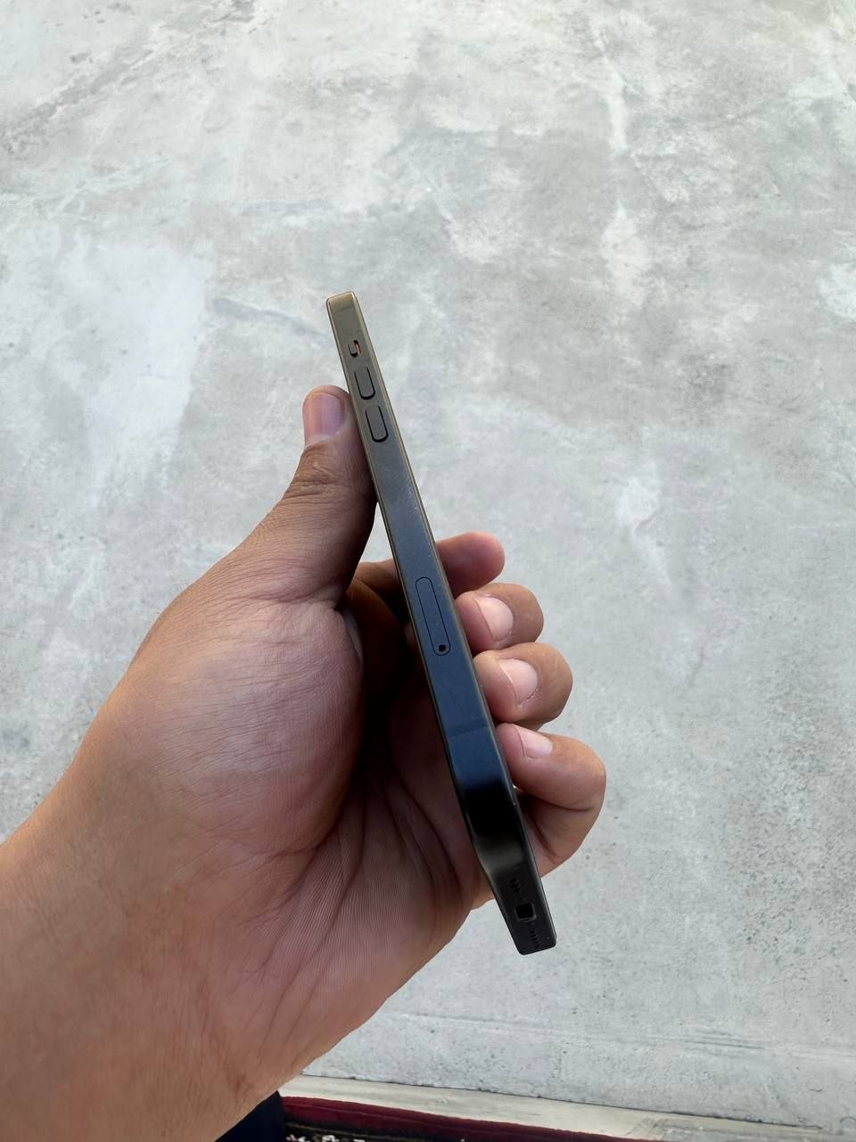Namangan iPhone 15 ideal