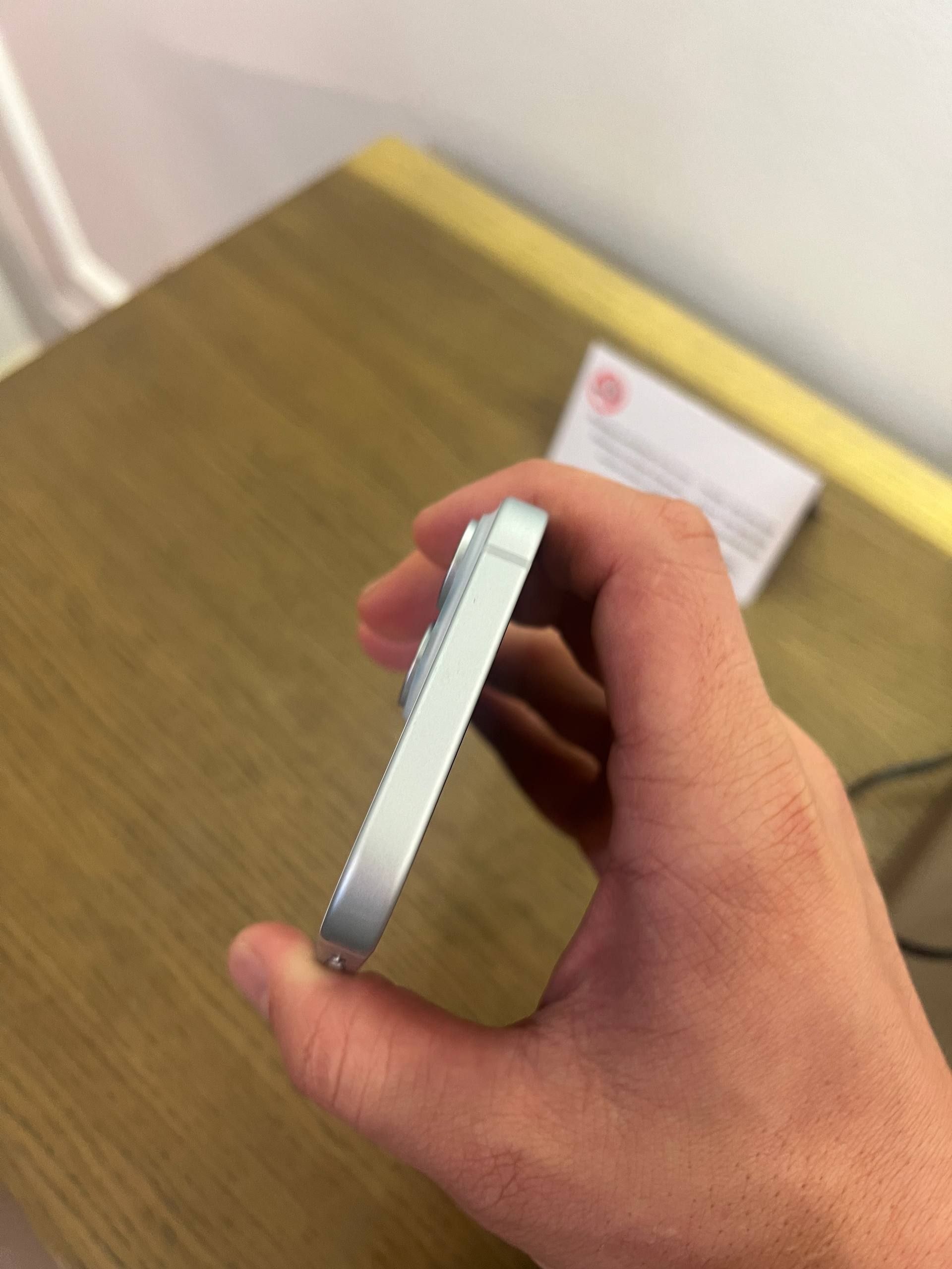 ​ iPhone 15 (256 GB) — Идеал ҳолатда сотилади
