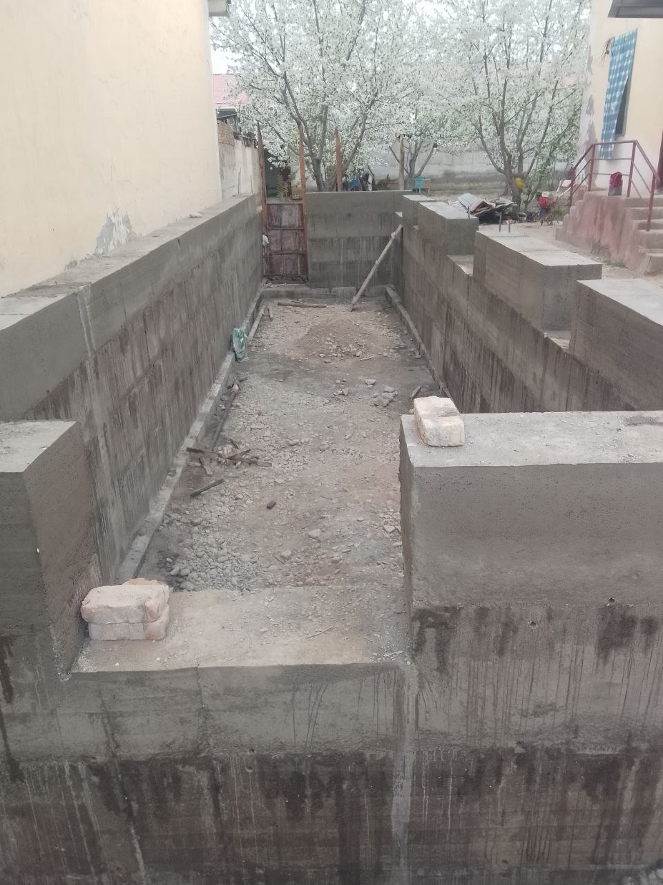 Beton quyish hizmati bor