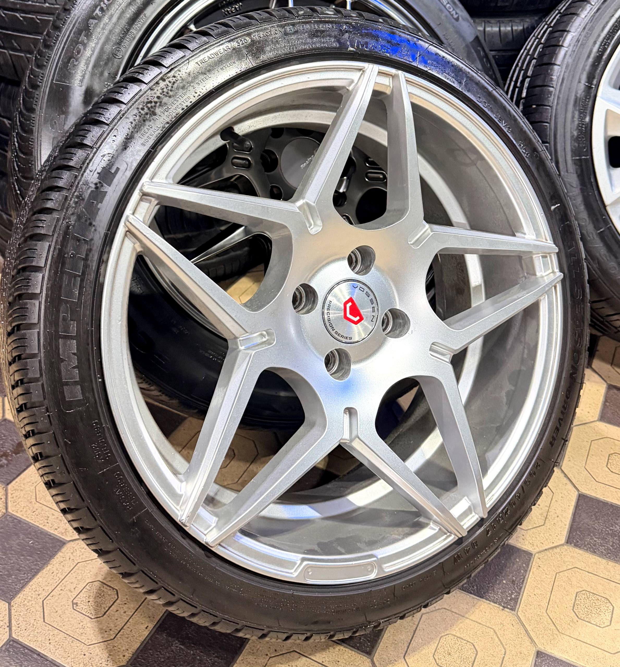 Legendarny diska R17/205/40 imeral yengi balonlada