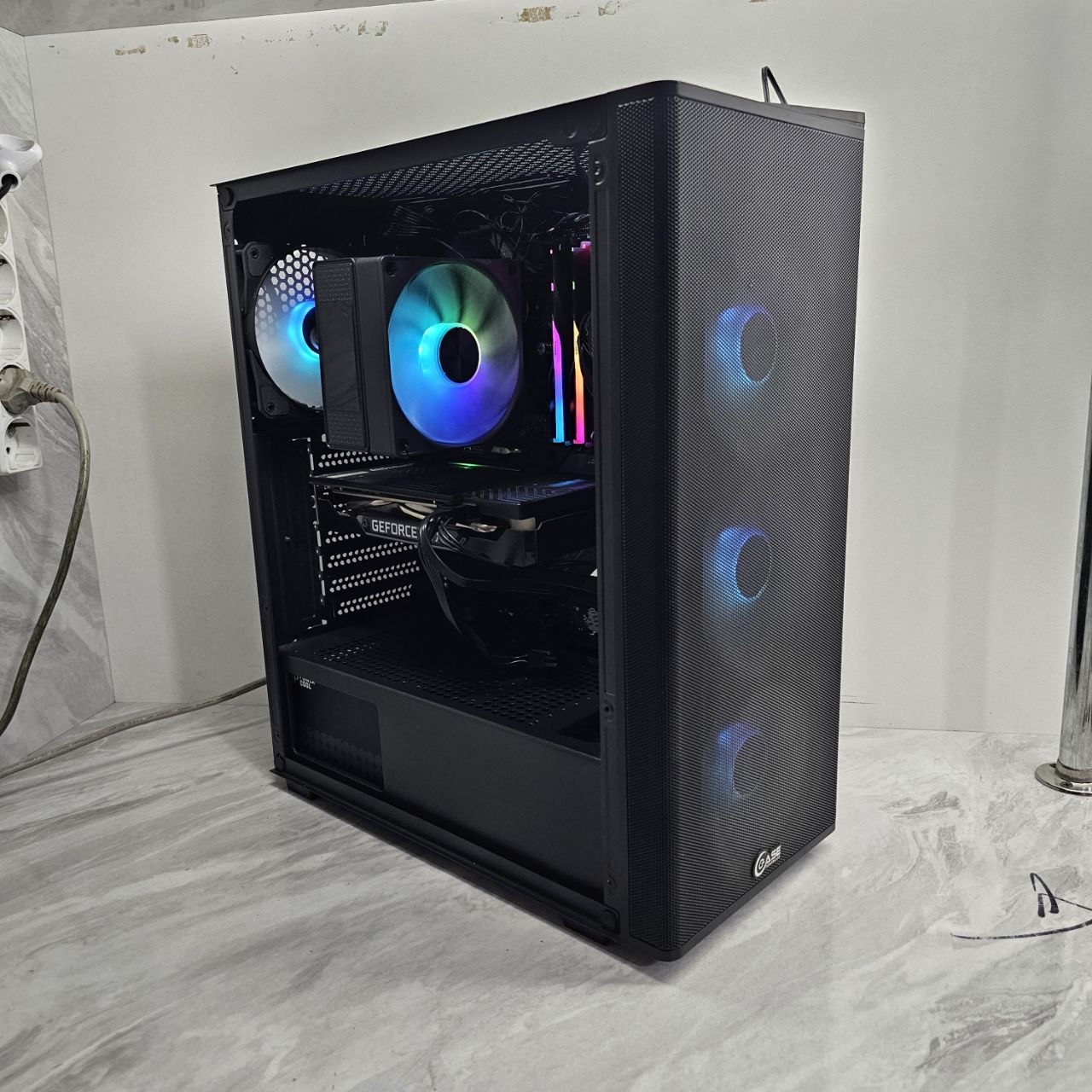 ◀ ASUS ROG STRIX Z690-E GAMING WIFI DDR5