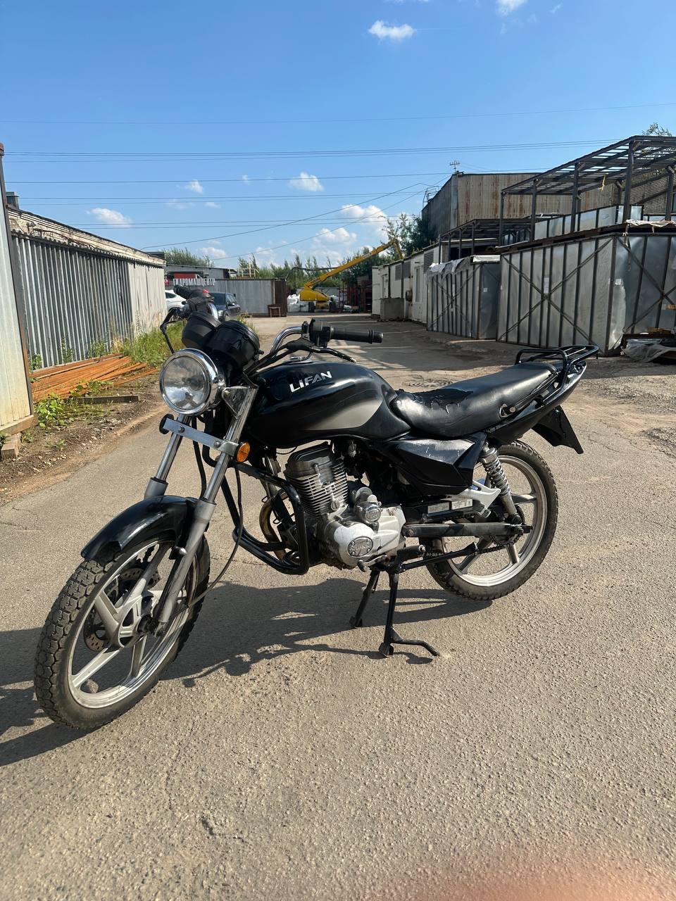 Мотоцикл Lifan If 150 на идеальном ходу заводиться на