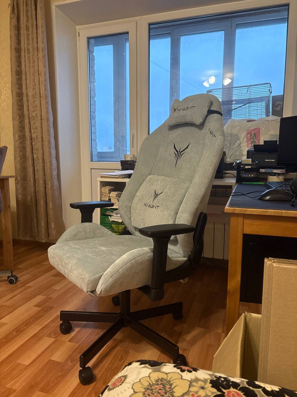 Professional gaming chair Knight — удобное
