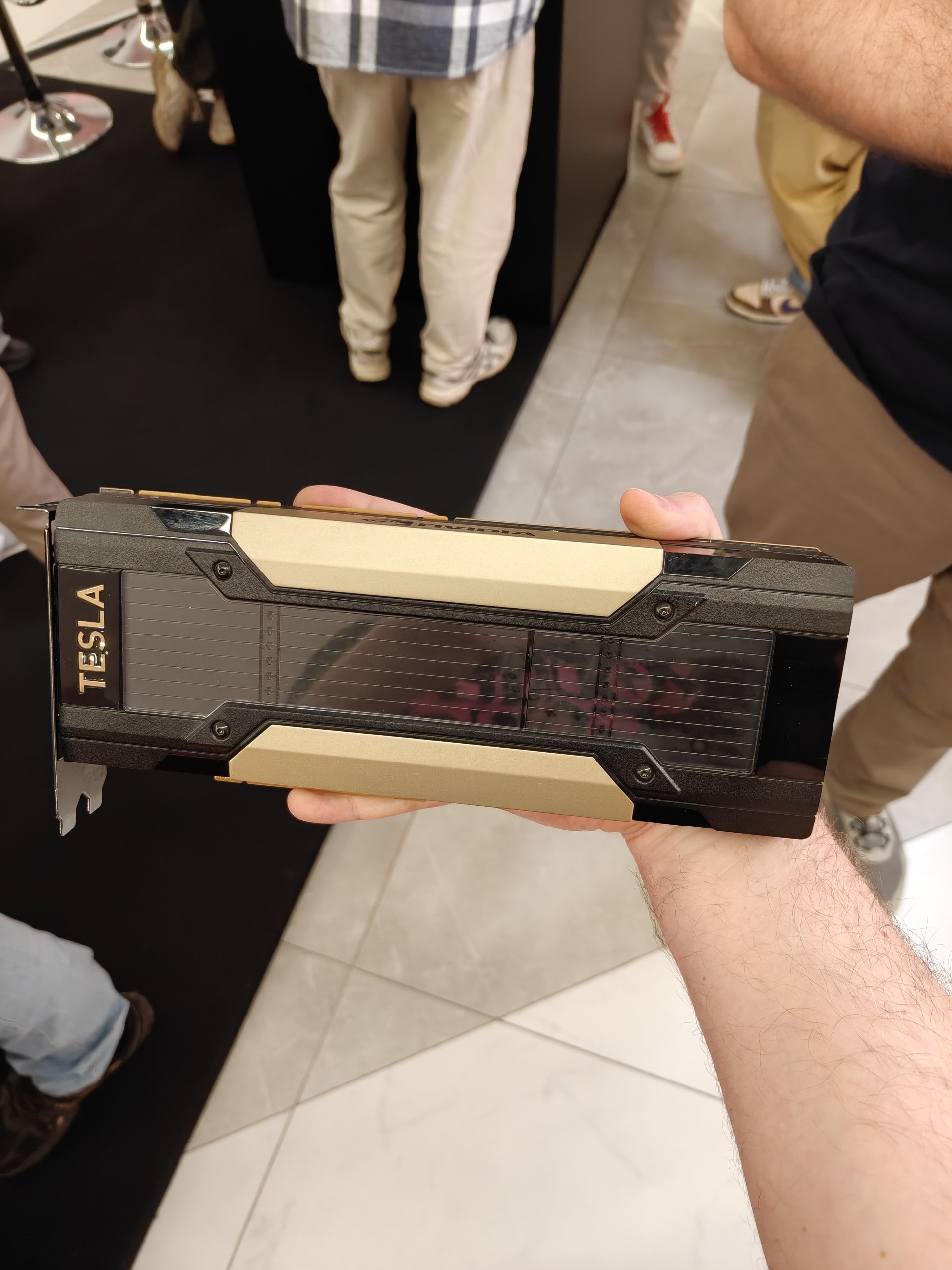 А вам тоже дизайн старых видеокарт Nvidia нравится