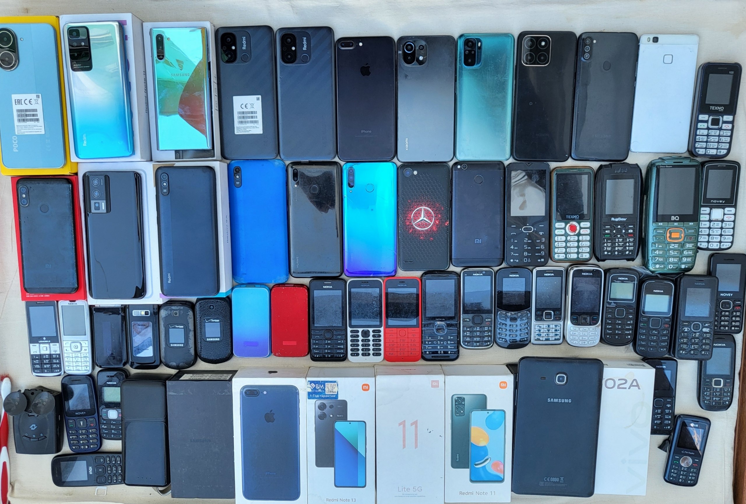 Telefonlar hammasi naxtga