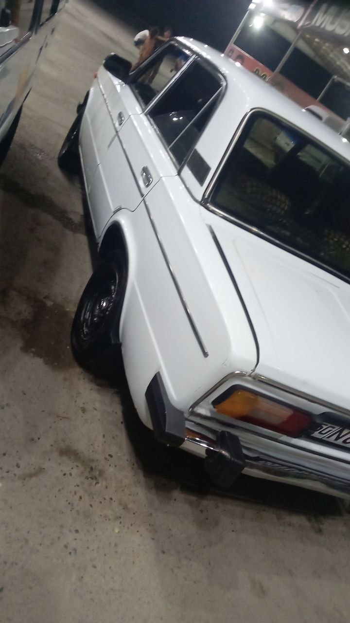 Moshina 2106 yili 2000