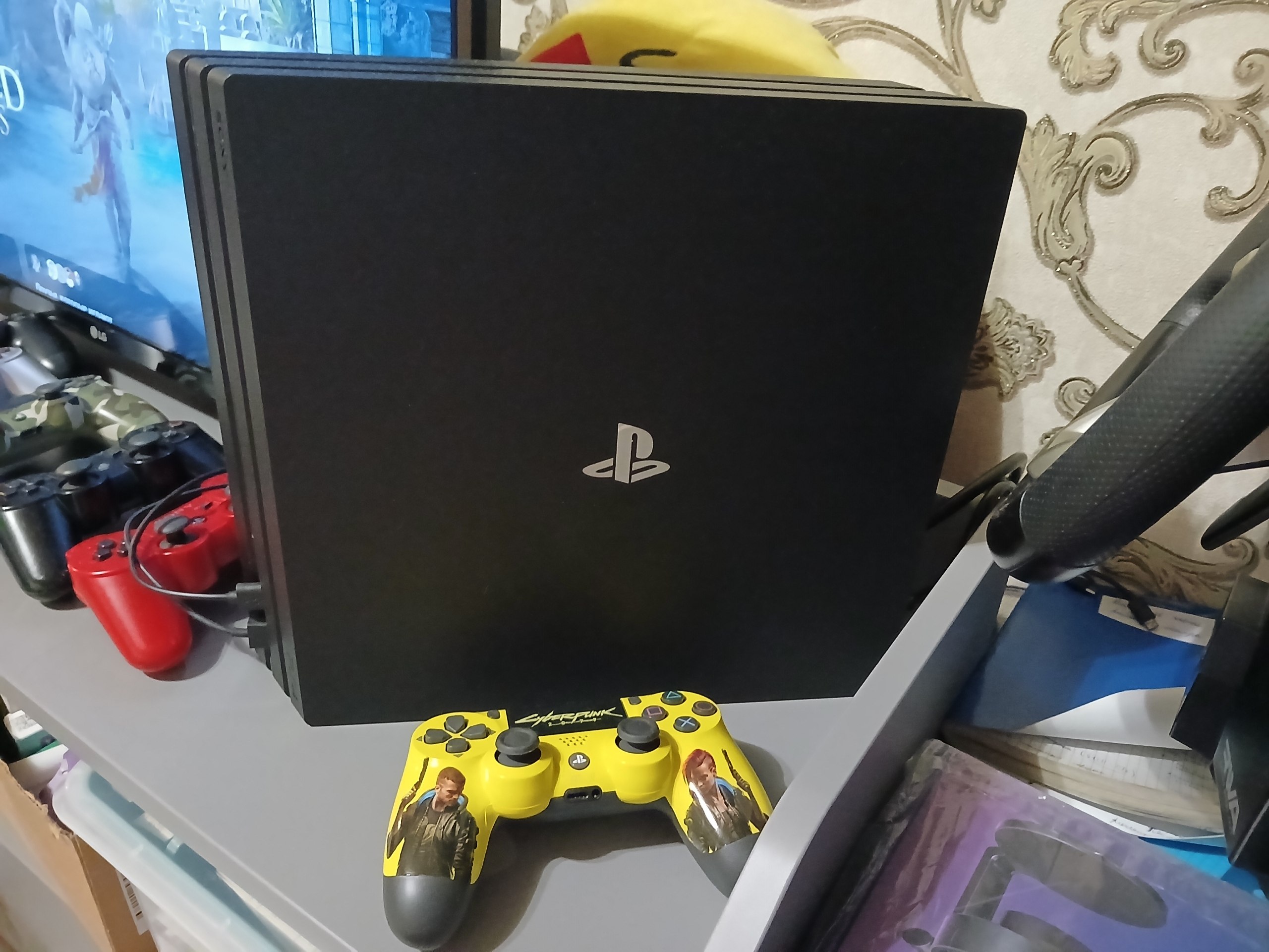 PS4 Pro с новым джойстиком Cyberpunk в подарок игровое