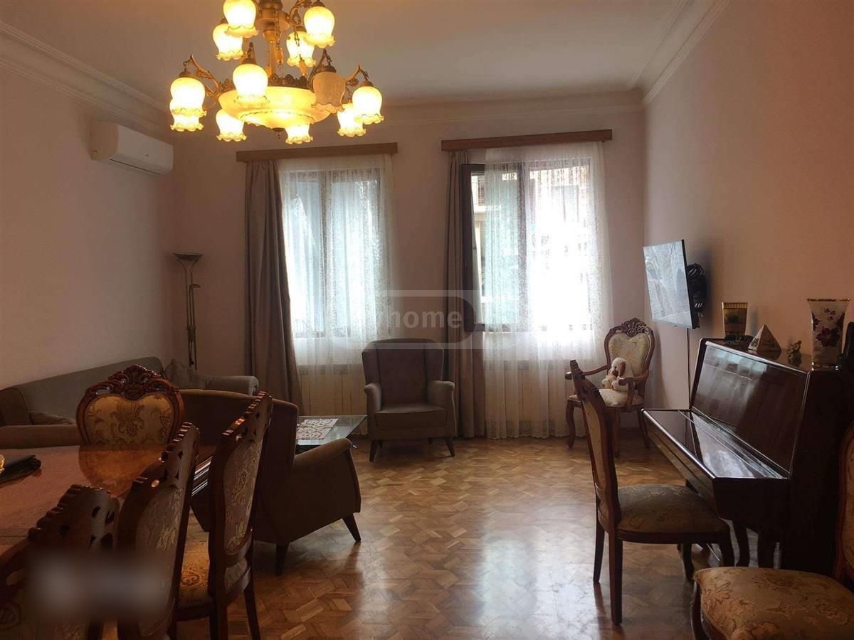 5 xonali keng kvartira — 215 m2, 4 yotoq