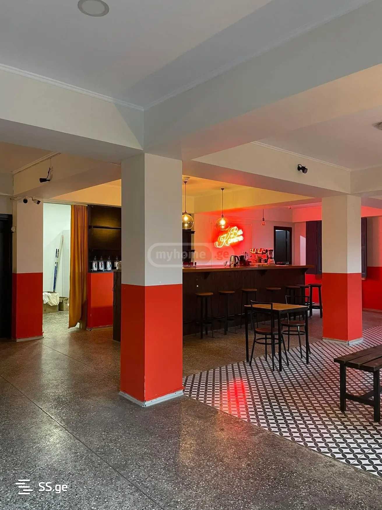 Kommercheskaya nedvizhimost — 585 m², tayyor holat