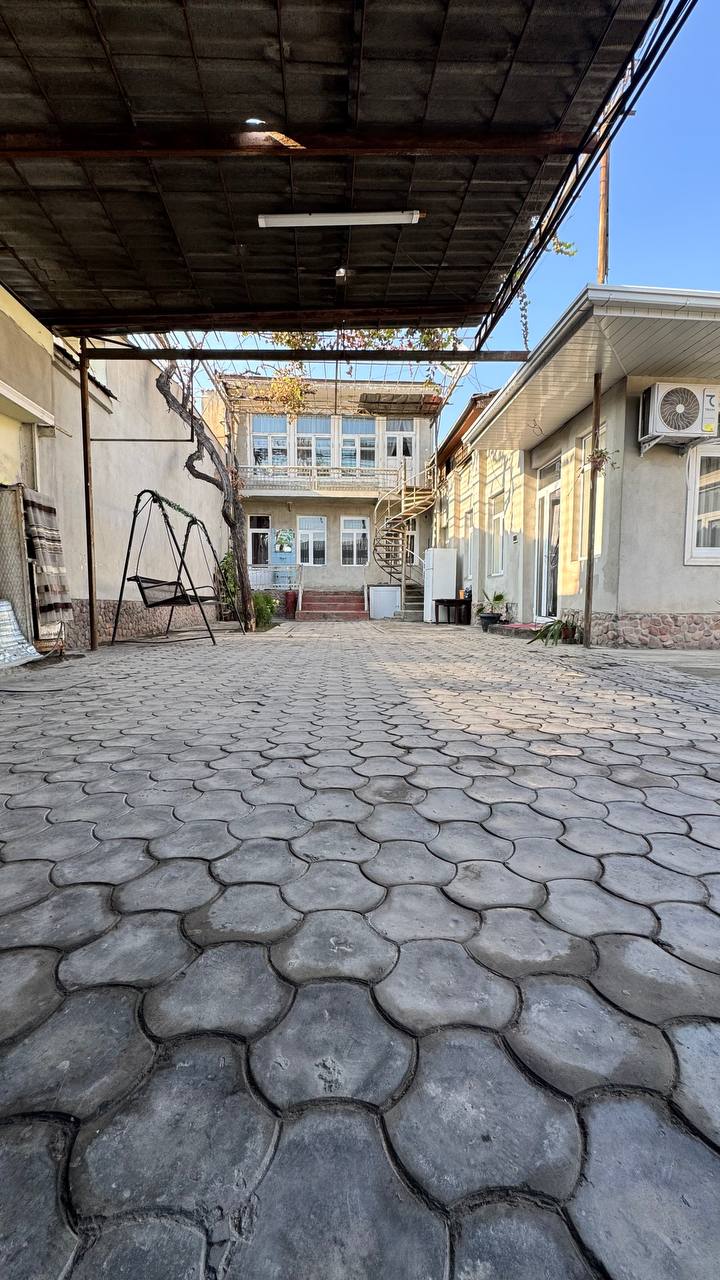 7 xonali zamonaviy ta'mirlangan hovli