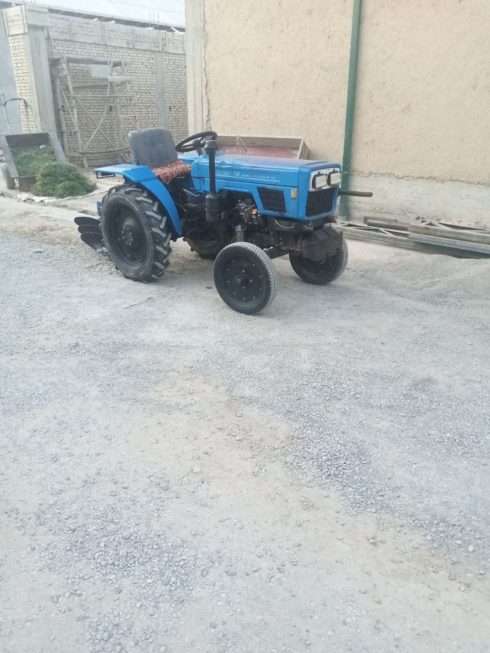 Mini tiraktir Fengshou 250 — 3 porshinlik