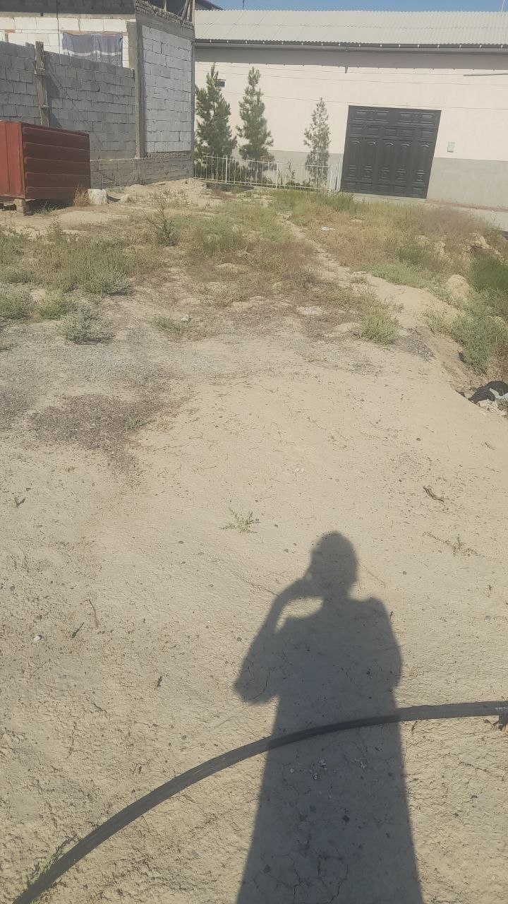 Yer uchastkasi — 3 sotih, suv va svet bor