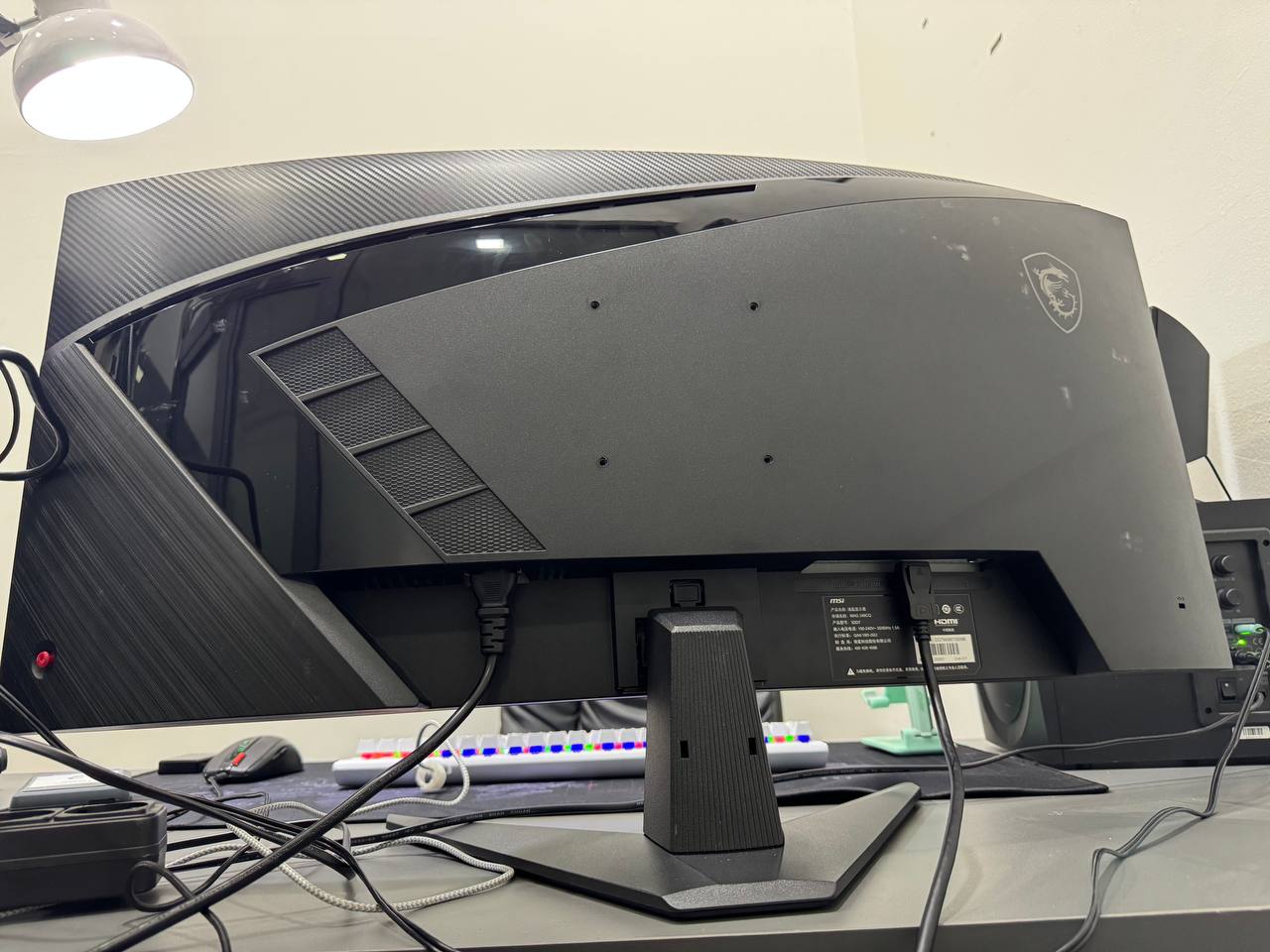 MSI 34' curved monitor — ideal holat