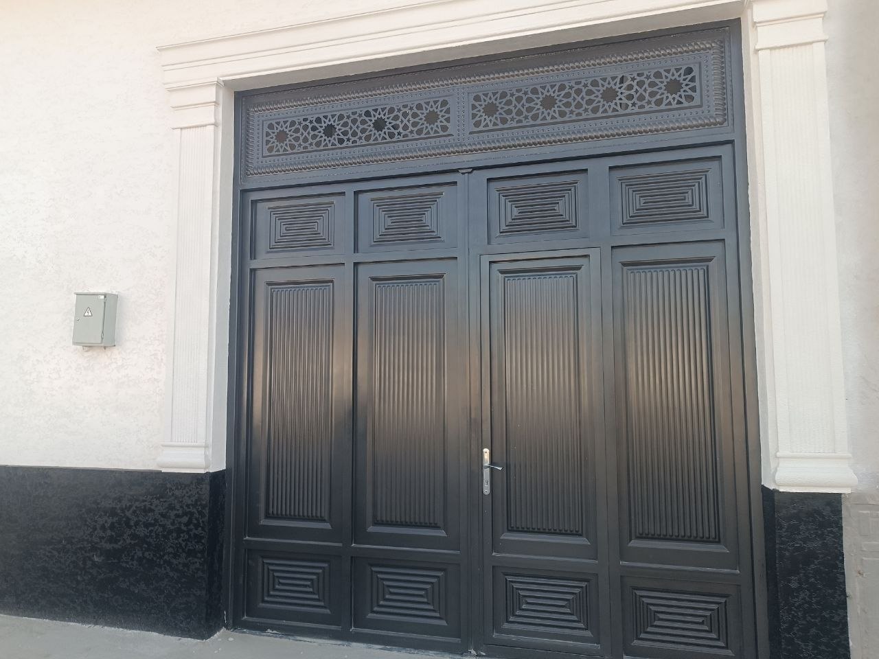 6 xonali hovli — kirishga tayyor, orqa hovlisi bor
