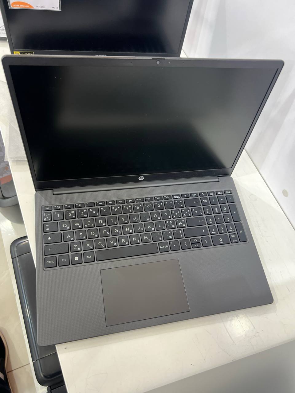 HP noutbuk — Core i3, 8GB RAM, 256GB SSD