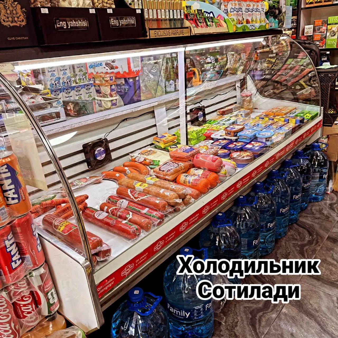 Yaxshi holatdagi vitrina xaladilnik — sovutishi a'lo