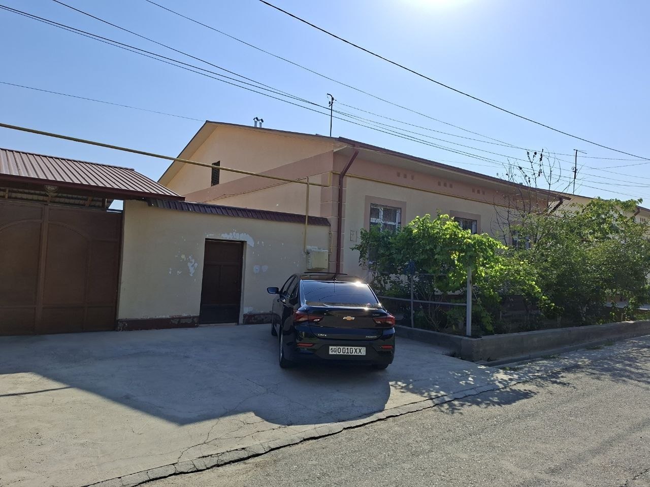 5 xonali hovli — yaxshi holat, gaz, suv, svet