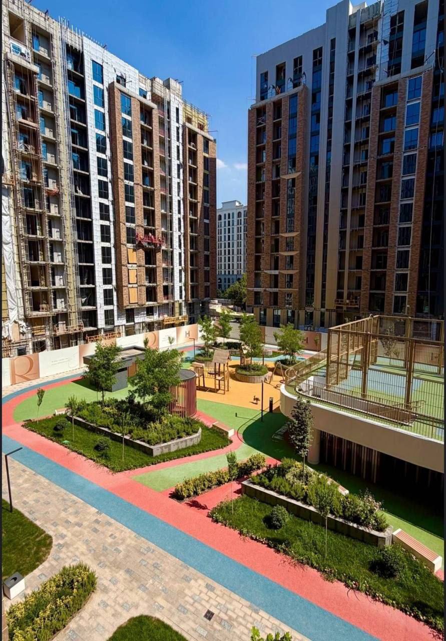 4 xonali kvartira — 123 m2, karobka holat