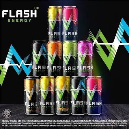 Merchendayzer Flew Energy uchun merchendayzer qiz va