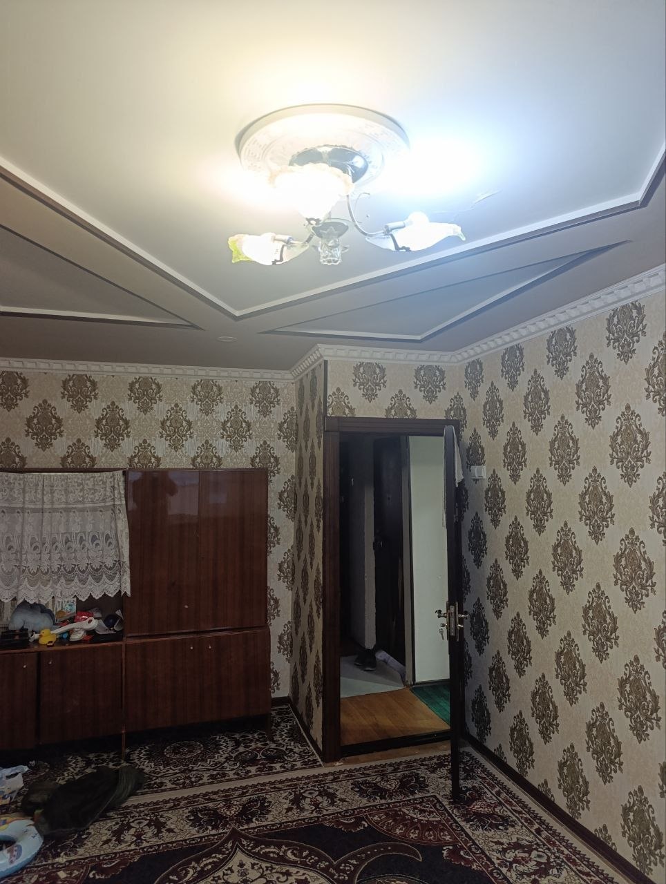 2 хонали 4-этажда жойлашган квартира ижарага берилади