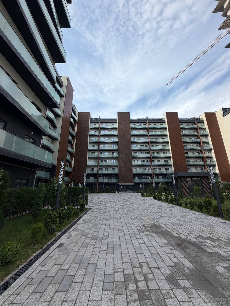 4 xonali evroremontli kvartira — 113m2