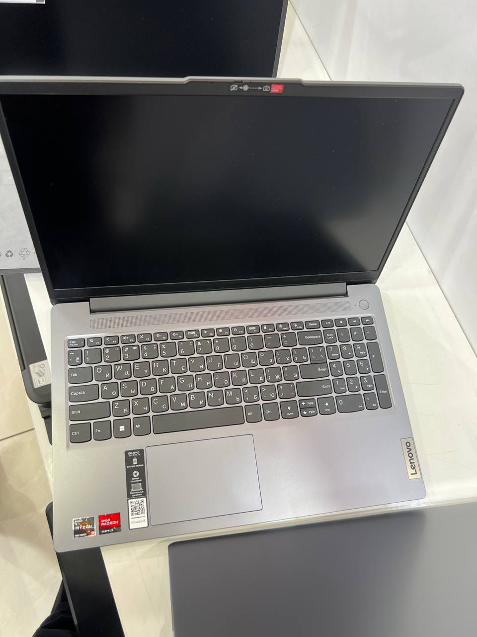 Lenovo noutbuk — Ryzen 3, 8GB RAM, 512GB SSD