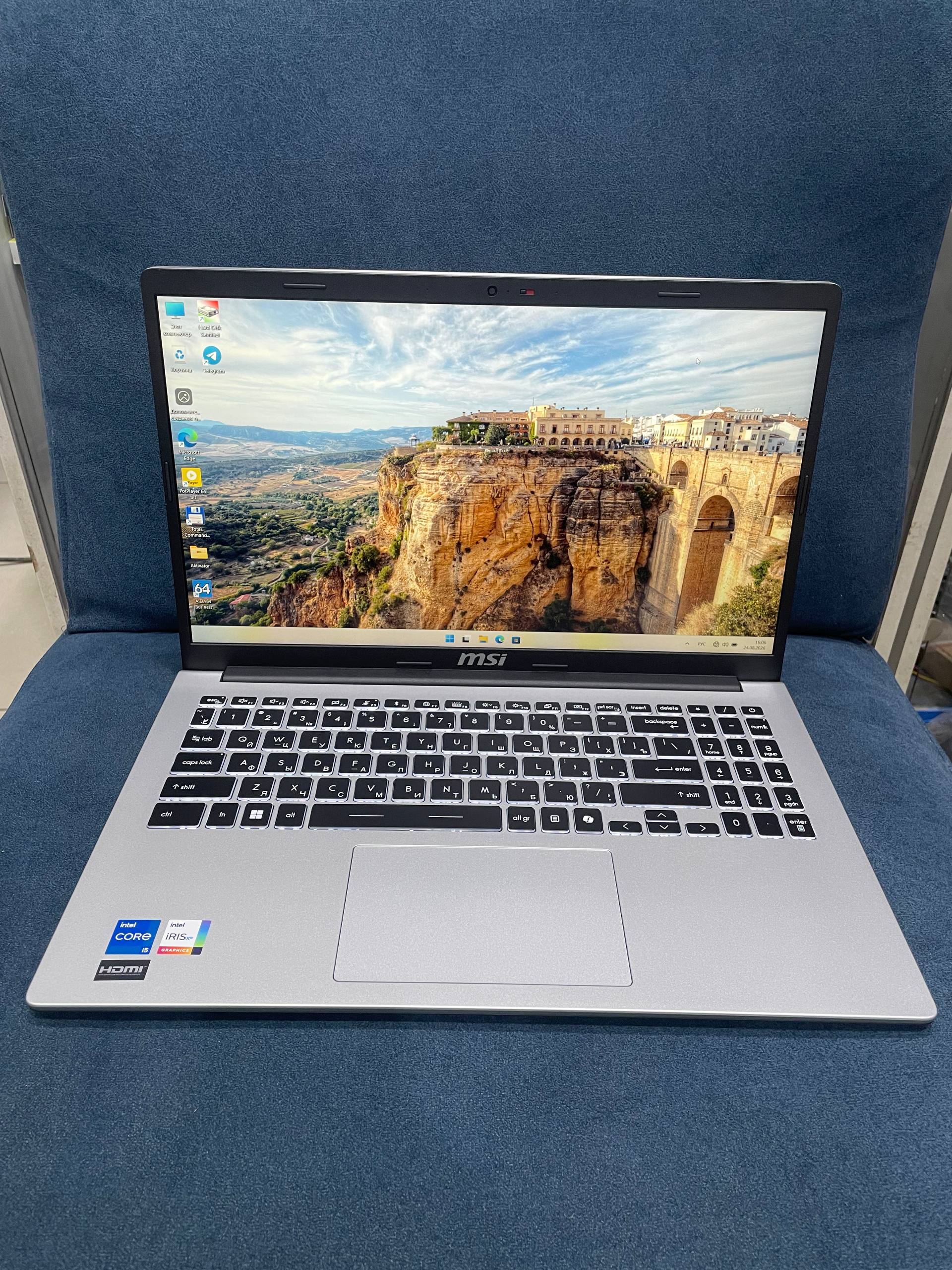 MSI Laptop: Intel i5, 16GB RAM, 512GB SSD